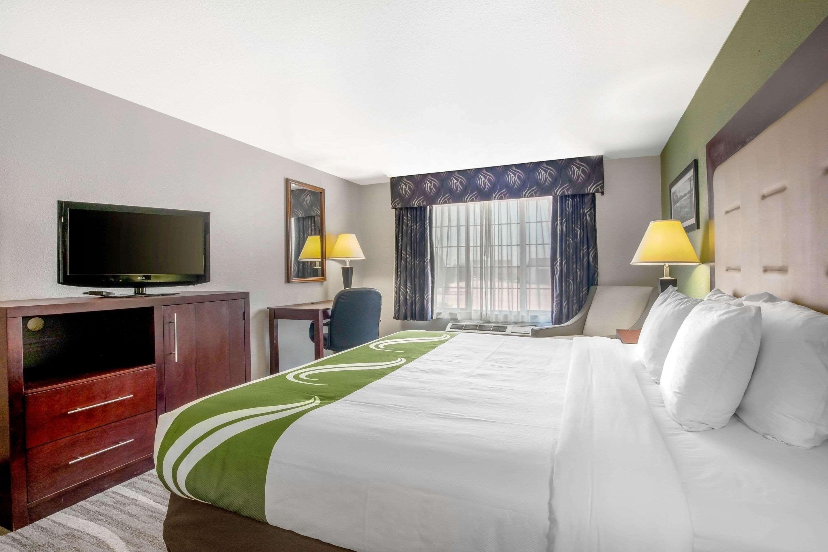 Quality Inn & Suites 韦瑟福德 外观 照片
