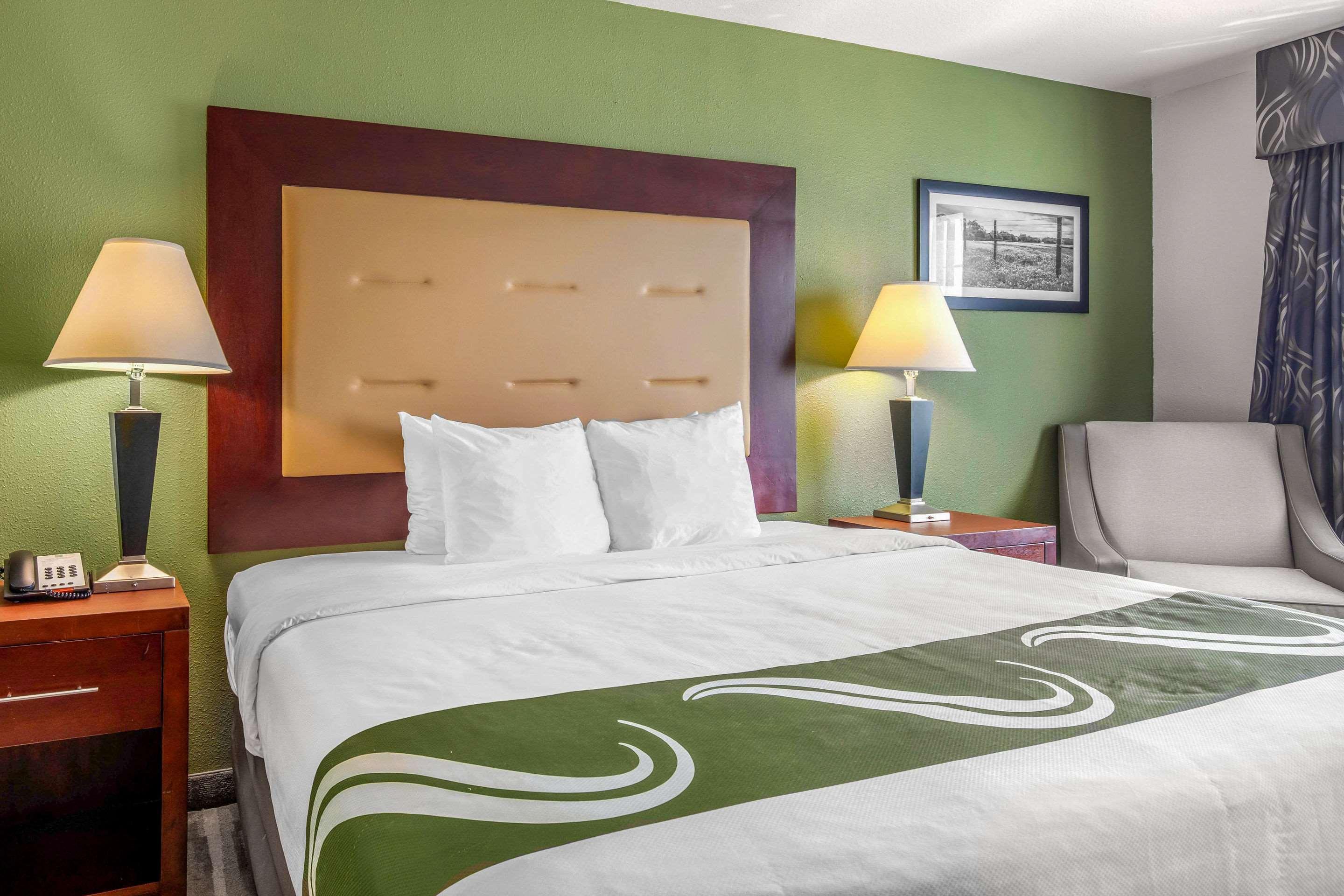 Quality Inn & Suites 韦瑟福德 外观 照片