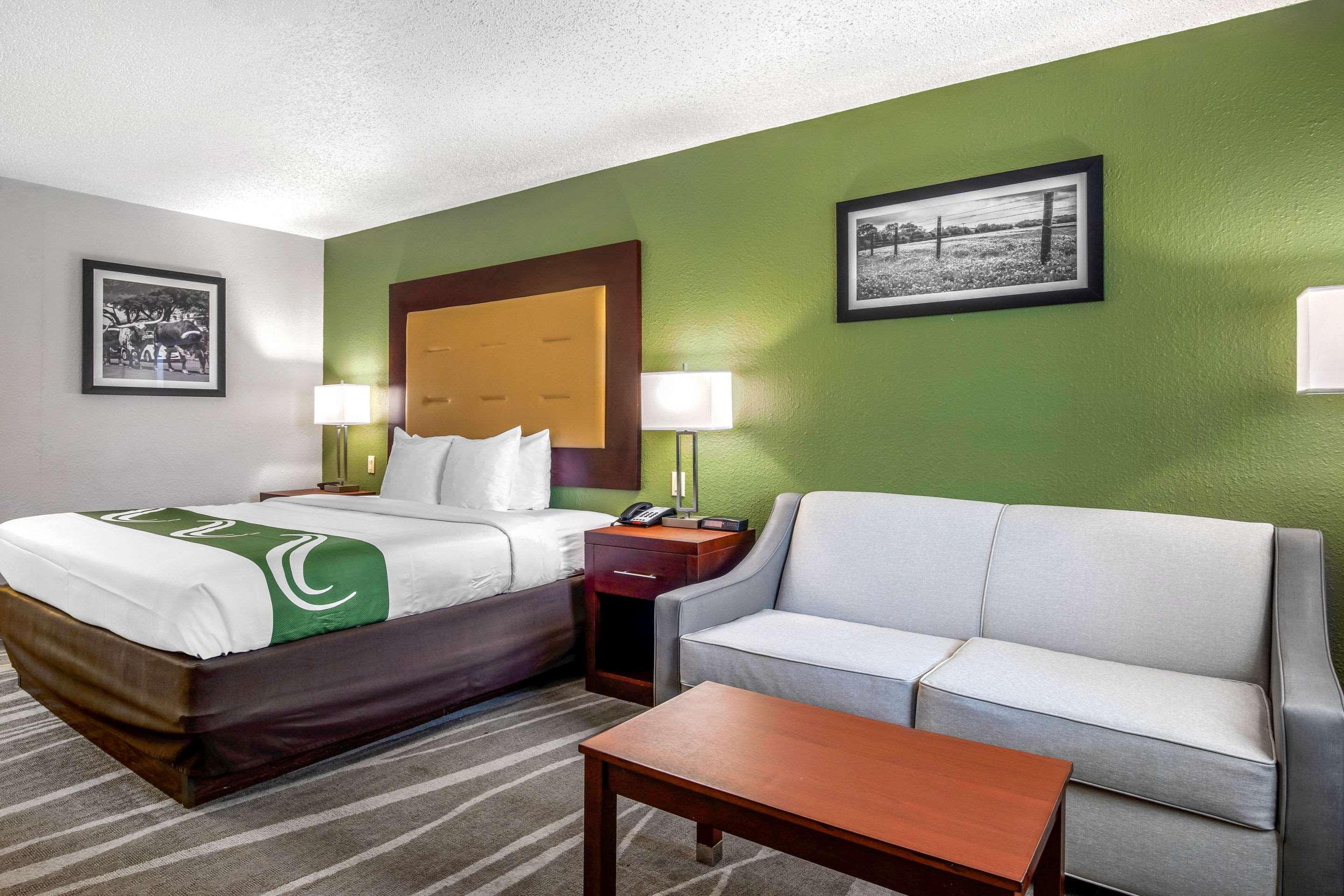 Quality Inn & Suites 韦瑟福德 外观 照片