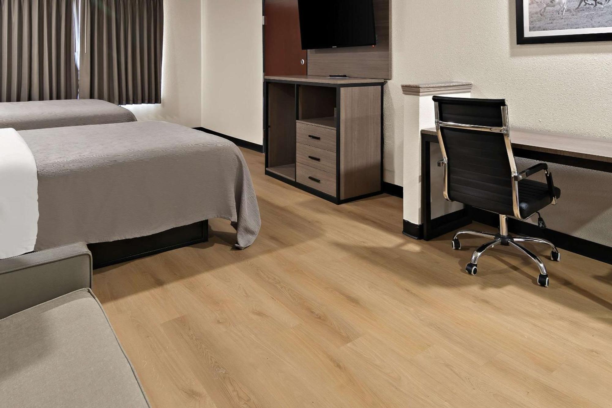 Quality Inn & Suites 韦瑟福德 外观 照片