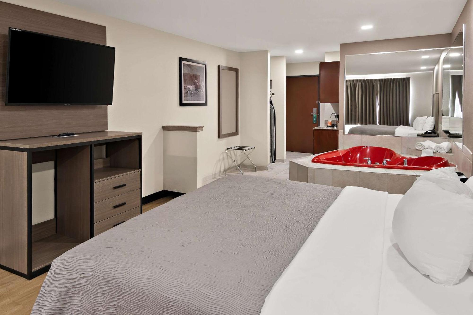 Quality Inn & Suites 韦瑟福德 外观 照片