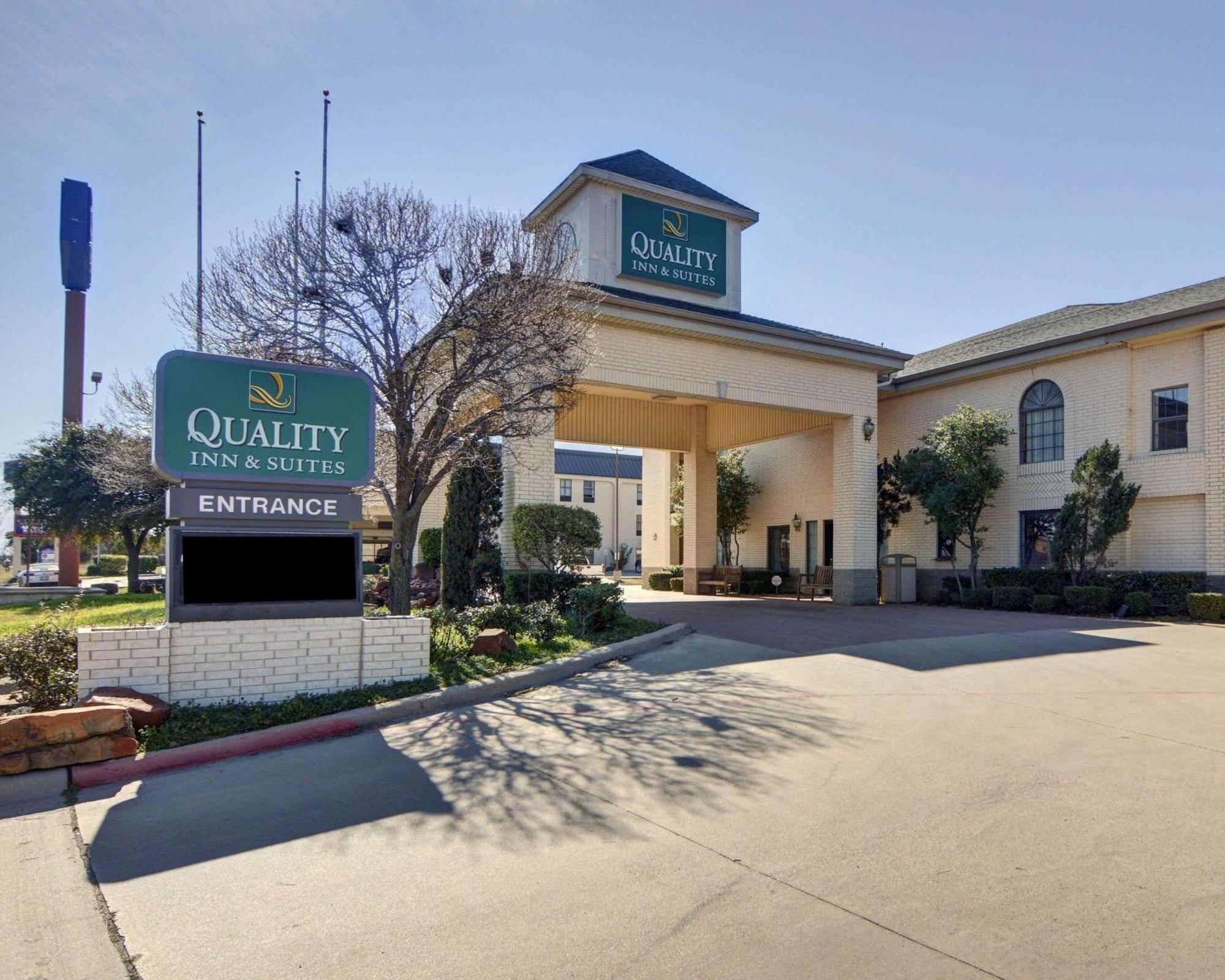 Quality Inn & Suites 韦瑟福德 外观 照片