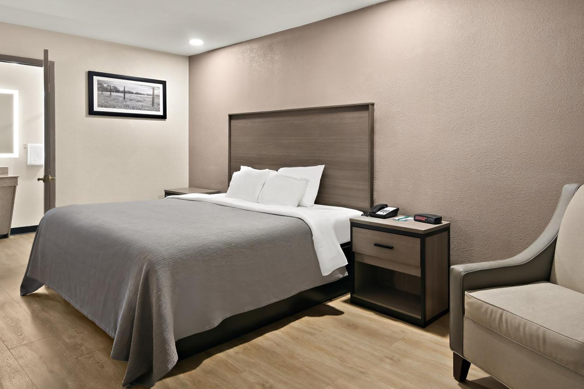 Quality Inn & Suites 韦瑟福德 外观 照片