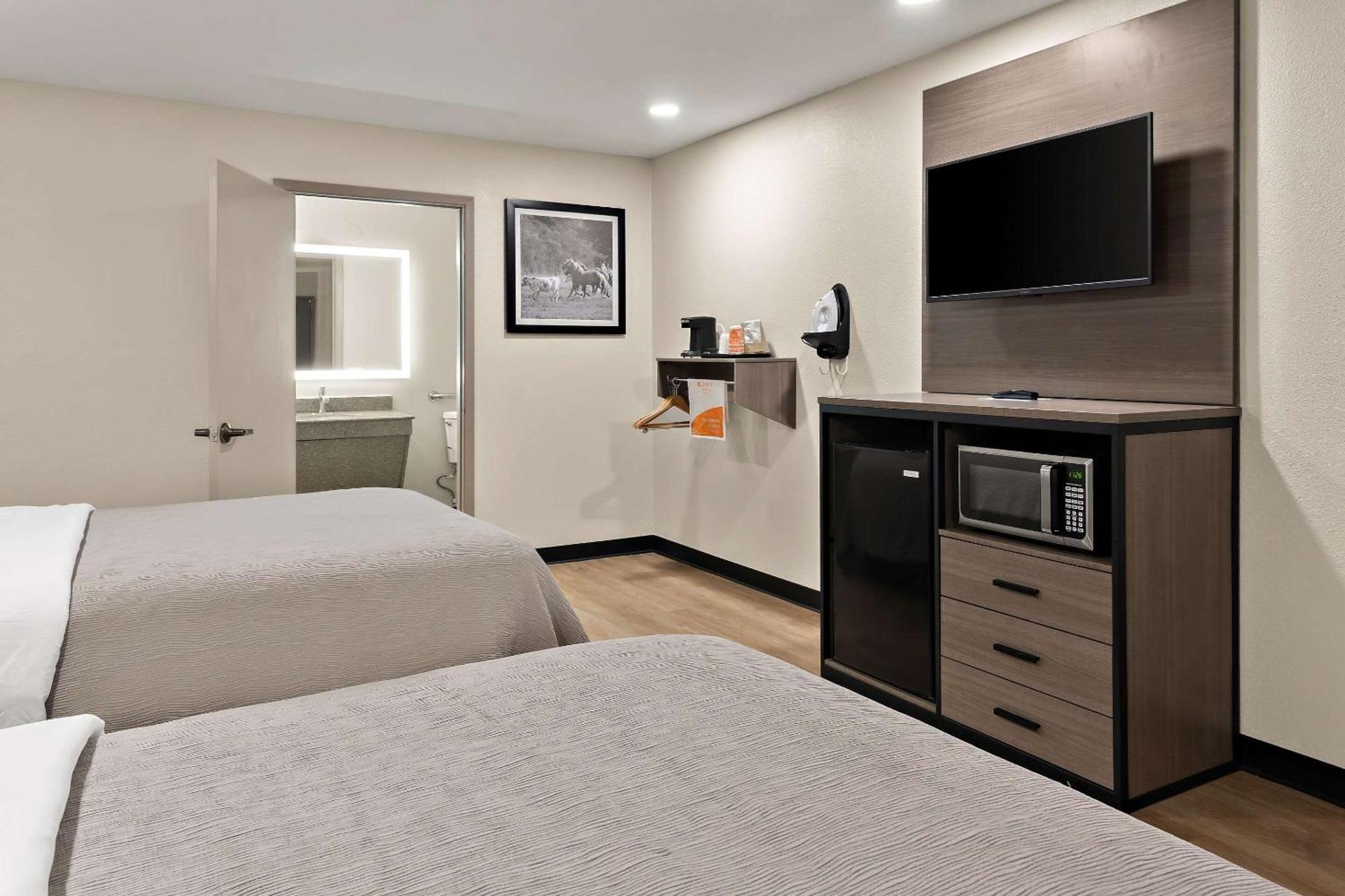 Quality Inn & Suites 韦瑟福德 外观 照片