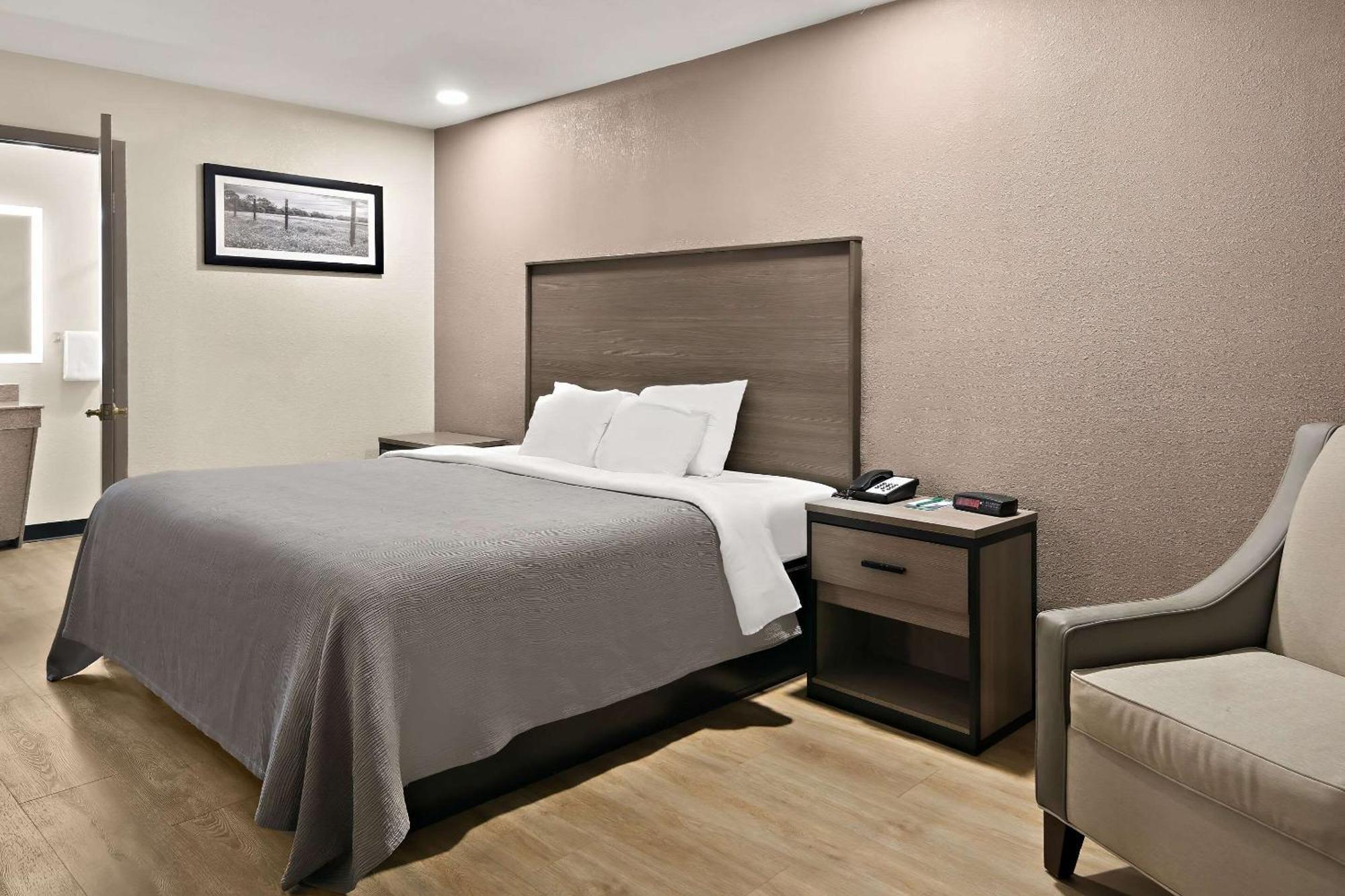 Quality Inn & Suites 韦瑟福德 外观 照片