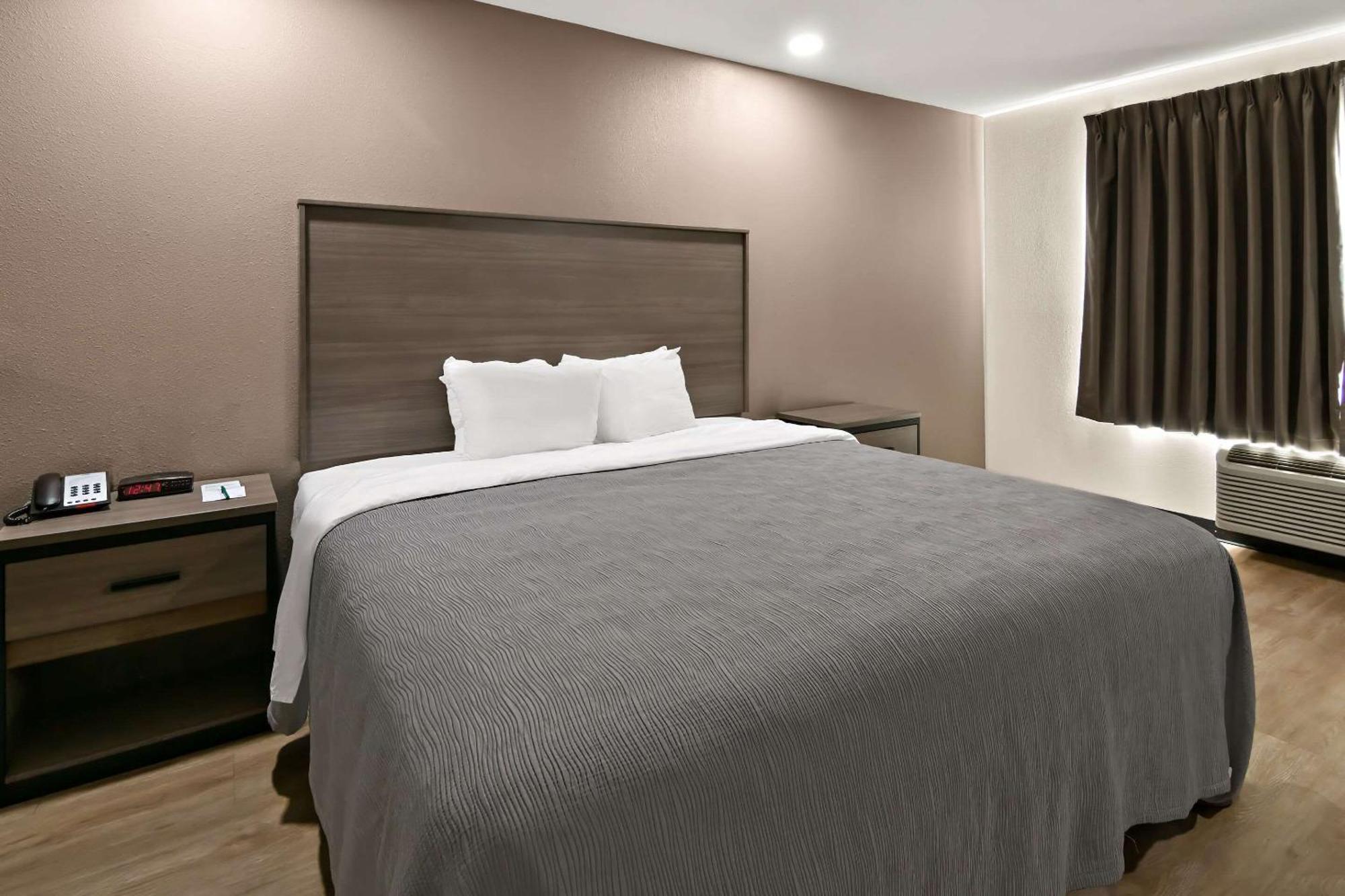 Quality Inn & Suites 韦瑟福德 外观 照片